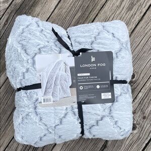 NWT London Fog Blanket